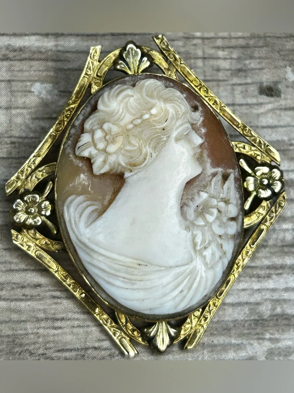 Vintage 12k G.F Carved Shell Cameo Brooch in Ivory 1/20 12.G.F Stamped. 1910-30s